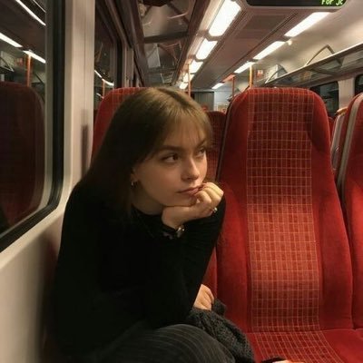 scarpevecchie's profile picture. she/her- 17-