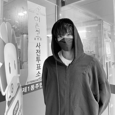 heeyunjin312's profile picture. ╰(*´︶`*)╯♡