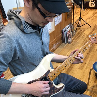 ギターとエフェクターが好きすぎてサイトを作りました🎸ギターに関する情報や知識、見やすいコード一覧を掲載しています。ギタークラフトの学校でギター製作中。#ギター #ギターコード ギターコード事典▶https://t.co/wMNLts4GIF