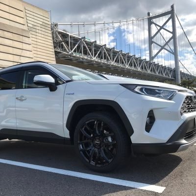 2020〜ＲＡＶ４ハイブリッドG乗ってます。OFFっぽいON車目指して少しづつカスタムしていきたいと思います。よろしくお願いします。レイズＦ６ドライブ20インチホイール、コンチネンタルコンタクトDWS06プラス245/45-20。スピーカー、ブラム165S。