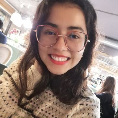 Nací y aquí estoy. La fórmula más usada acá es _soñé que_, no tengo a quien contarle mis sueños.