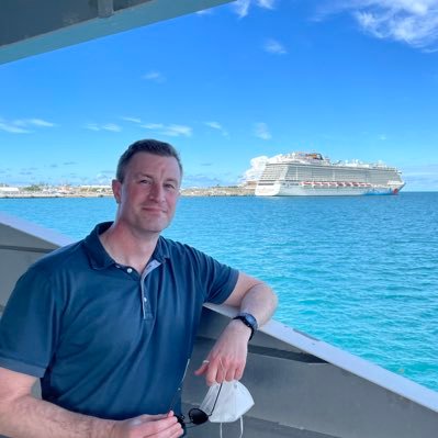 DoesItMakeSound's profile picture. If a man tweets on Twitter, and no one is around to hear him, does he make a sound?