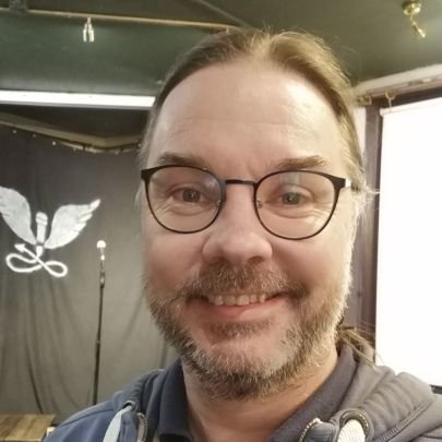 .NET developer.
Mentor.
Stand-up comedian (@simonharriyott).
Guitarist, bassist, accordionist, drummist, singist.
Speedcuber.
Plaque-spotter.
VWT2.
He/him.