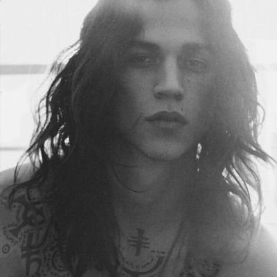 Please allow me to introduce myself
I'm a man of wealth and taste... Sirius Orion Black, War Era, rp account. He/she. || admin: 25+ they/him. NSFW.