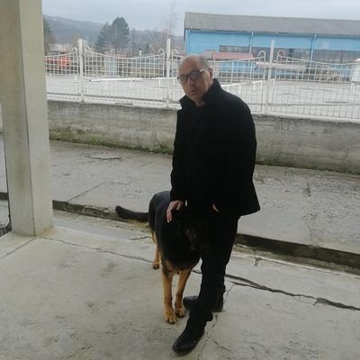 ilkalebane's profile picture. Veterinar, otac, suprug... Malo li je..