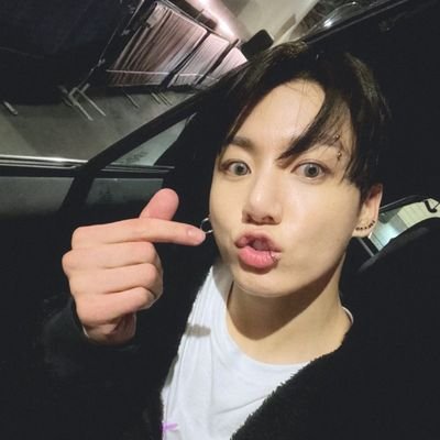 Taecaritafeliz's profile picture. Le lloró a @BTS_twt