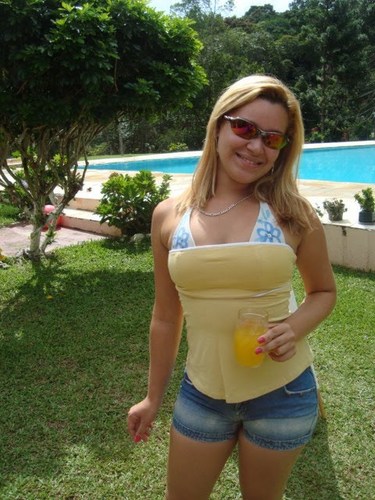 Simplismente Sabrinaa .... Sincera , Alegree e Verdadeiraa.
