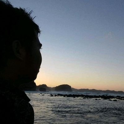 bermain sepak bola