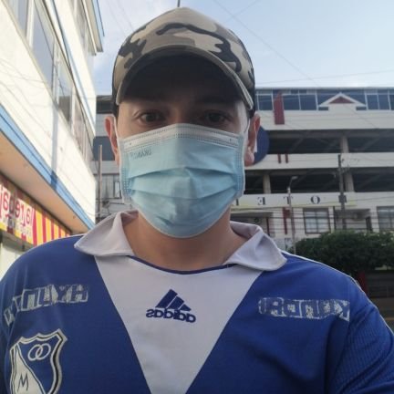 soy una persona muy bakana muy buena gente soy alto mono de ojos color miel la palabra sinceridad y honestidad estan en mis palabras. soy alegre extrobertido