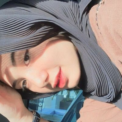 안녕하세요 제 이름은 Lisa입니다. 제 물건을 소개하게되어 기쁩니다. 저는 무도회를하고 힙합을 수호합니다. 저는 또한 춤을 추는 것을 좋아하고 ARMY입니다.😊