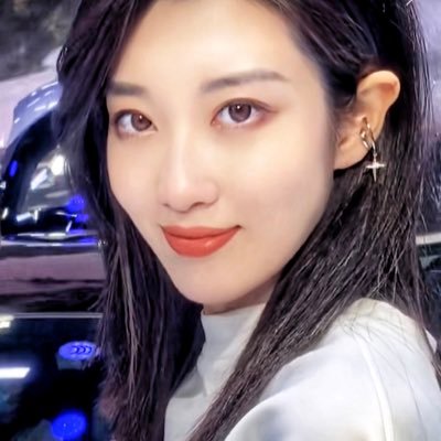 Fabulously fashionable by default. Fast learner on all things crypto too.