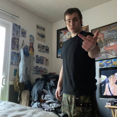 0nly_Fartz's profile picture. Just a greasy punk who slings car parts like it’s dope