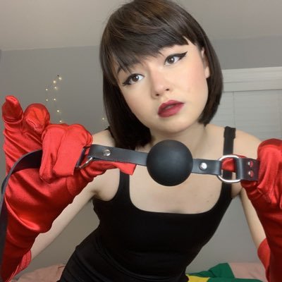 mushroomg2rl's profile picture. sup i’m vi and this is an account ✌️