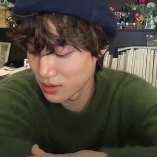 zvran2's profile picture. 이십삼; coreano/argentino. estudiante de literatura.  (he/him) perhaps, a tiefling. 
bisexual, dumb vers, no relationships, thanks!