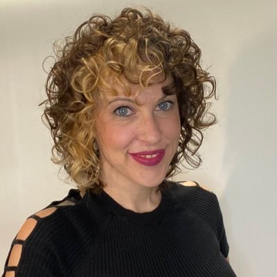 Social Media Manager for Schwarzkopf Professional USA Veteran hairstylist of 20yrs with 10yrs as an Educator