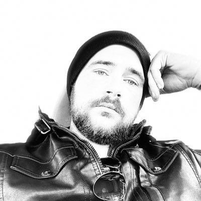 dandoubet's profile picture. Very Offline.