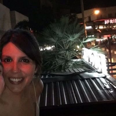 Abogado, católica, Pinochetista, ultraderechista, fanática de la UC.