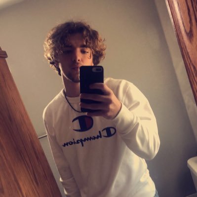 lyndonmiller22's profile picture. 