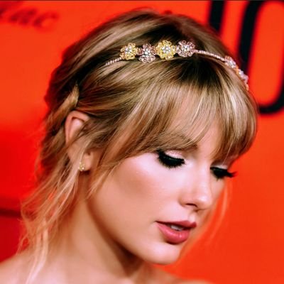i dont know about you, but i am feeling 2022😍 #swifties
Red ( taylors version ) is out
