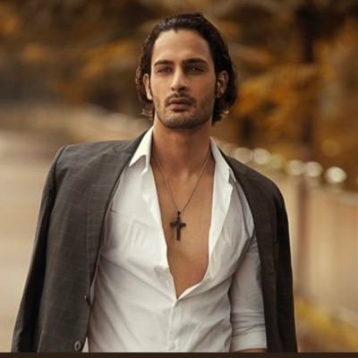 UMARRIAZ5926011's profile picture. #UmarRiaz