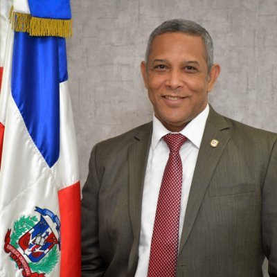 Agradecido con Dios, comprometido con mi pueblo y mi país. Senador por la provincia Duarte, República Dominicana; presidente fundador de Premium Latin Music.