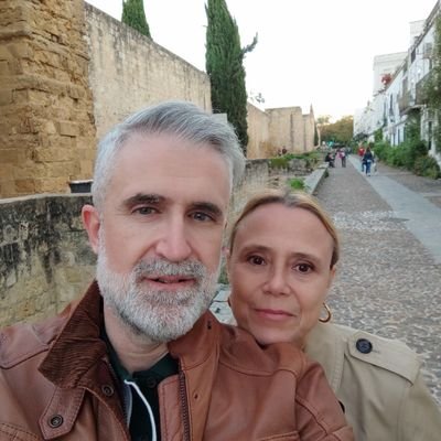 Medio hijo agradecido, medio padre responsable, medio psicólogo, medio financiero, pero jugón entero.