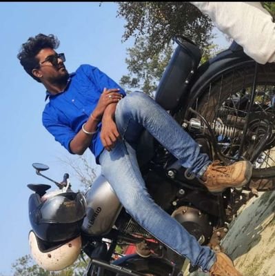 SujaySi1266's profile picture. Love to ride ..