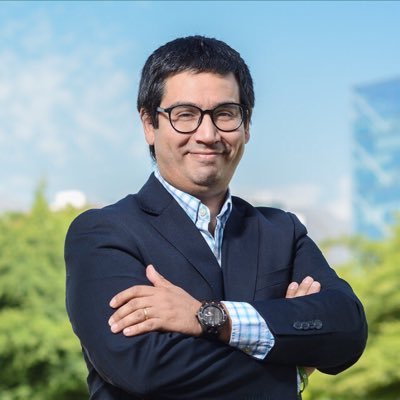 Penquista viviendo en Talagante. Ingeniero comercial, Ms. Finanzas.