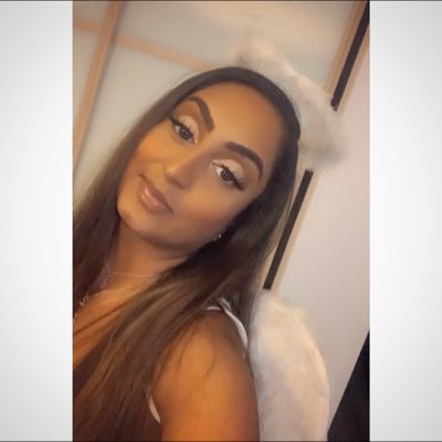 riadhyana22's profile picture. seriously unserious 🧃