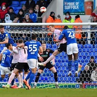 footballer for @chorleyfc represented by @Full_CircleSM @Dan_Fletcher10 #headitkickittackle  also a sports massage therapist