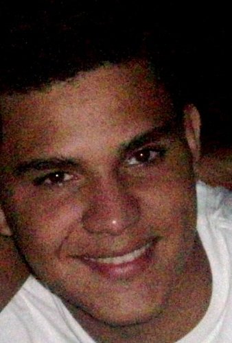 sou um cara estrovertido meio estabanado...kkkkkkkkk...carismatico e muito mais muito feliz....