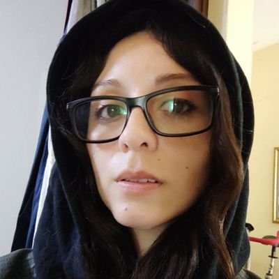 mel3dev's profile picture. 👩‍💻 Creative coder 🎬 Motion designer 🎮 Gamer