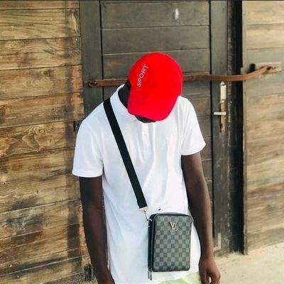 Sambou2Aristide's profile picture. Ma personnalité,mon amour pour l'Olympique de Marseille 💙⚪