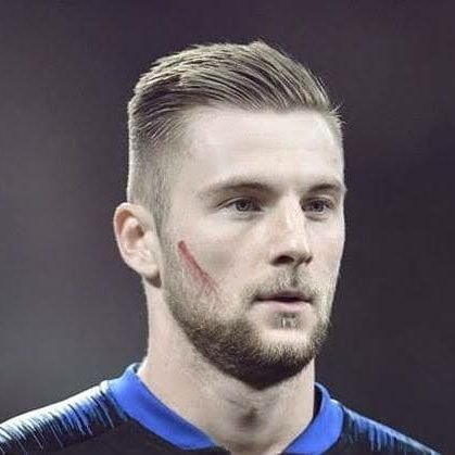 jugador competitivo de clubes pro fifa 22 Defensa central
X/S Gt: Skriniar 14
ps5: Skriniar-14-