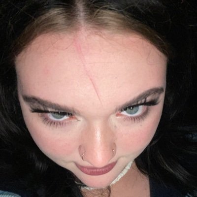 emilypxtter's profile picture. i have the emotional back bone of an eclair