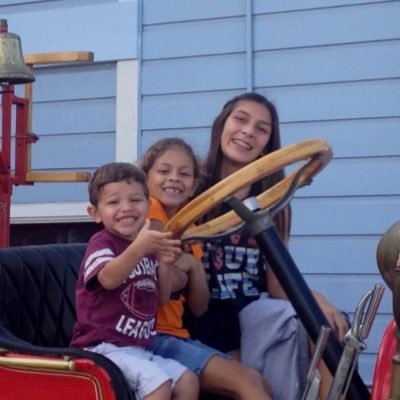 LaurenRamirez77's profile picture. 