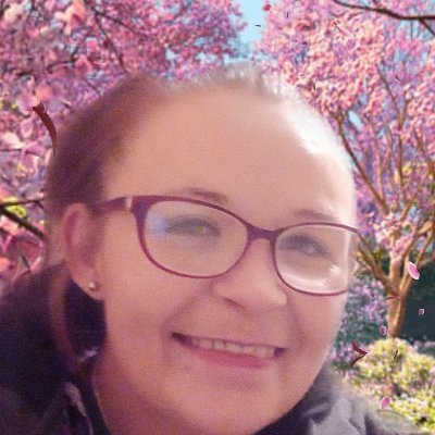 I'm a sweetheart that's also not afraid to stand for what's right. I've got a awesome sense of humor but I can be a lil quirky too. Kind, caring , and fun lovin