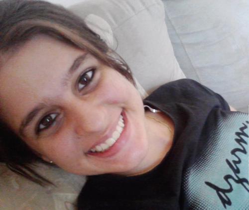 ThaliaCella's profile picture. Não importa se você tem centenas de motivos para desistir, um motivo para continuar já é o suficiente para que valha a pena.!