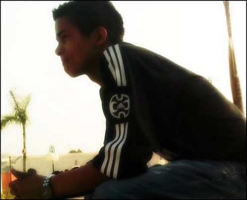 16 anos , sou de Aries *-*  ,  Corinthiano , simpatico , baladeiro  ,  Solteiro (66     , ja faley demais  qer saber mais  segue ae  (H'