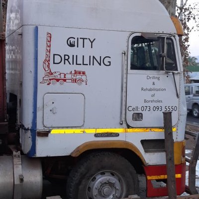 Borehole Drilling. Best prices. Best services.
Specialize in small spaces.
Boorgat sinking met beste pryse en beste diens.
Boor ook in klein spasies.