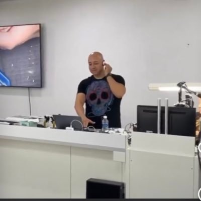 Especialista en Rehabilitación e Implantología Oral, Profesor del Posgrado en Odontología Restauradora UNITEC