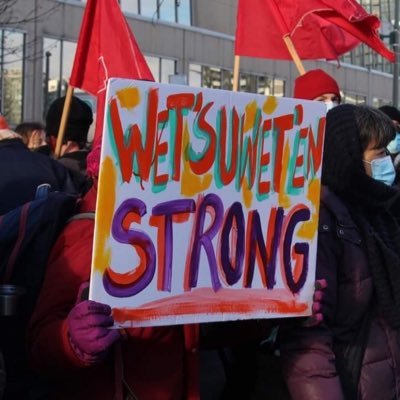Activiste féministe, queer, anti-colonialiste, anti-raciste et handicapée voulant continuellement s’éduquer