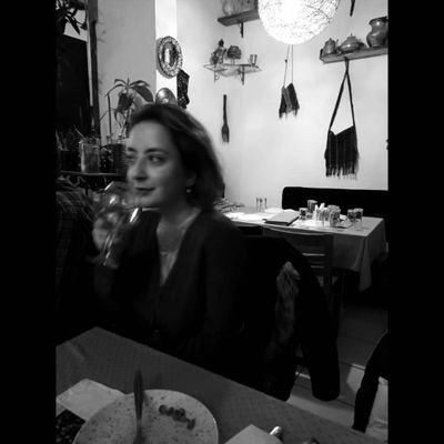 aysegullates_'s profile picture. kitap, şarap, kahve