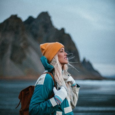 🙋🏼‍♀️ Loves chocolate
🚌 Founder of Vanlife Iceland
🖊 Editor at Vogue Scandinavia @voguescandi
📸  My #NFT photography: https://t.co/Z0Xd0iIhYy