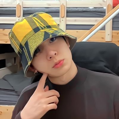 ♡            . . . ## hoon best boy !!