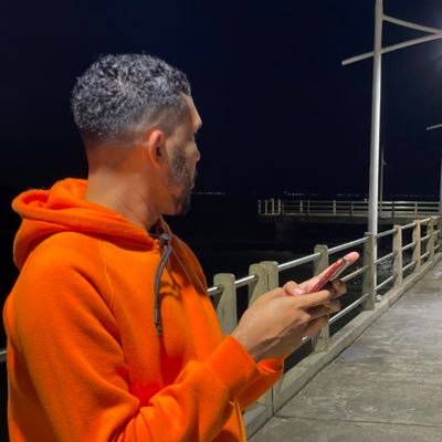 Vivendo momentos e construindo lembranças.

~ 26 anos
~ Carioca
~ Solteiro 

😏