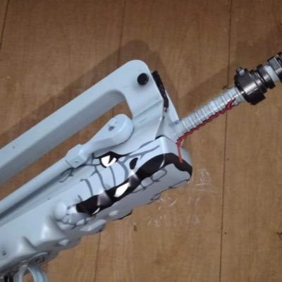 学生時代に憧れたFAMASとPSG-1を手に入れましたが、M4/16系ばかり使っています… 楽な方に流れてしまう… ペイント屋 @8rMdBeglIfMz7eq さんに依頼したのをたま〜に使ってます。 フォローして頂いてもフォロバックをしてない事がありますのでご容赦ください。
