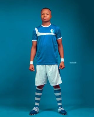 Am a young footballer 
Praying to God to go pro