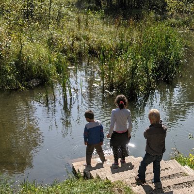 SpoolsofTread's profile picture. 