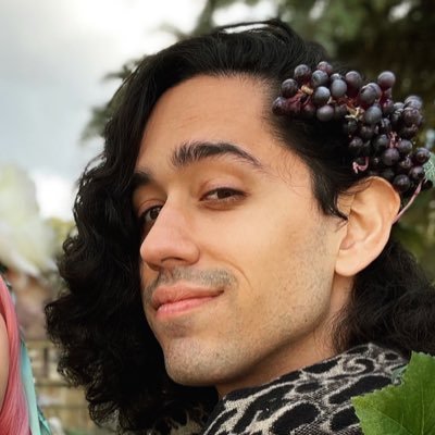 (“HUE-Zarr”) WMU Acting Graduate '17. Actor/Writer in Chicago. Dungeon Master, Player, & Fan. He/him/his. Practice Active Compassion.